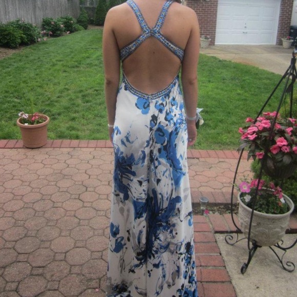 Gown - Picture 2 of 6